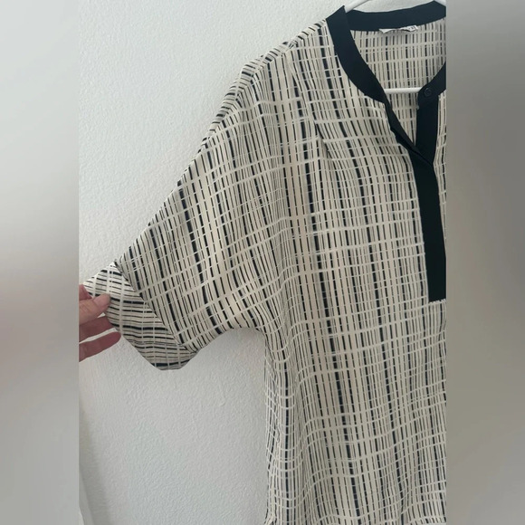 Vince Silk Print Top V Neck Elbow Sleeve Office Career Quiet Luxury 4 *Read - Picture 2 of 12